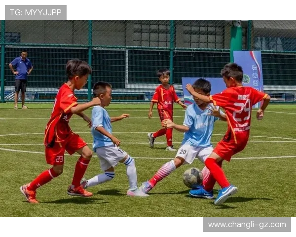 聚焦绿茵明星成长之路展现足球运动员拼搏风采与荣耀瞬间精彩篇章