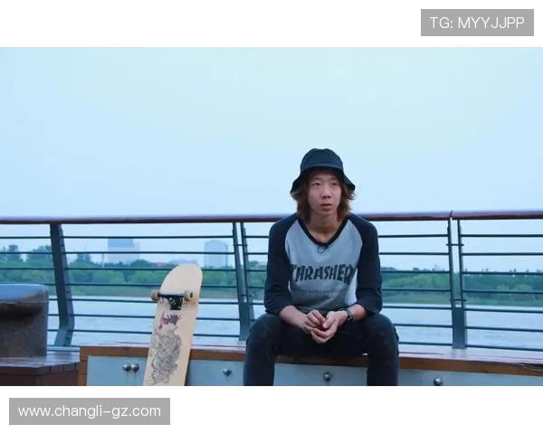 滑板与人生的交汇点:李静的深度对话与成长故事 滑板与人生的交汇点:李静的深度对话与成长故事