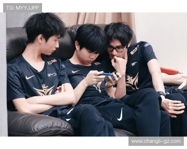 英雄联盟V5战队逆袭之路全景记录与精彩瞬间回顾